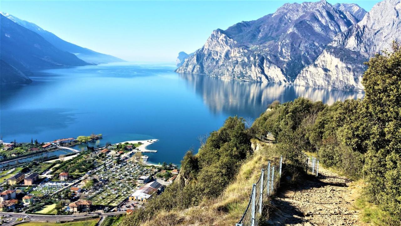 Green relax apartment Riva del Garda Buitenkant foto